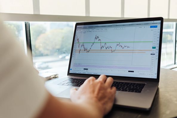 央行：將資管新規過渡期延長1年，可以鼓勵金融機構“跳起來摘桃子”