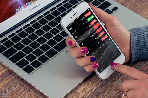 開發(fā)商先向銀行抵押樓盤后向業(yè)主銷售，開發(fā)商欠款銀行不能執(zhí)行業(yè)主房產(chǎn)